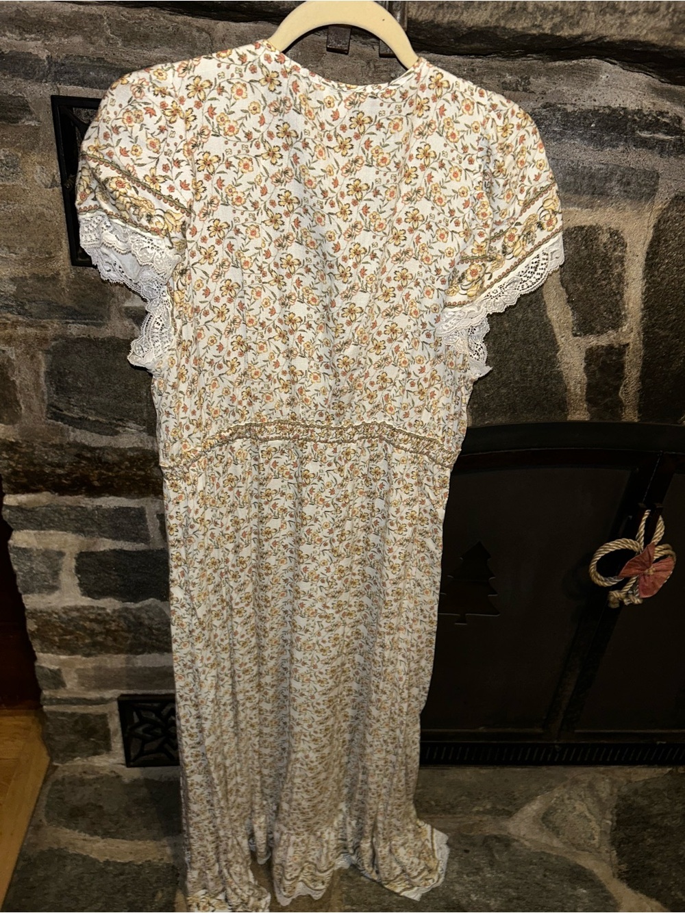 Floral V-Neck Maxi Dress in Ivory and Yellow XL - Picture 6 of 6
